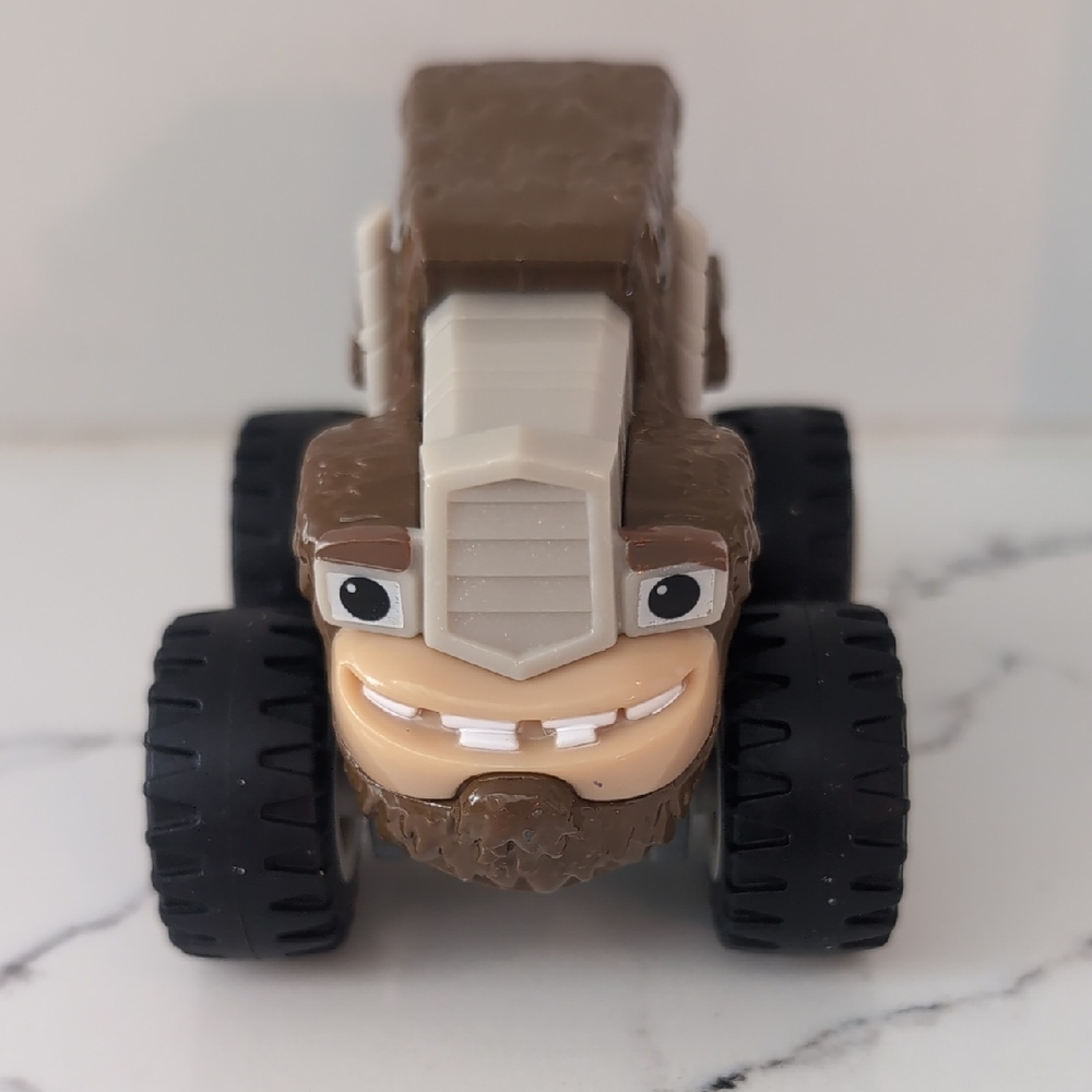 Blaze And The Monster Machines Gasquatch Truck 1:64 Scale